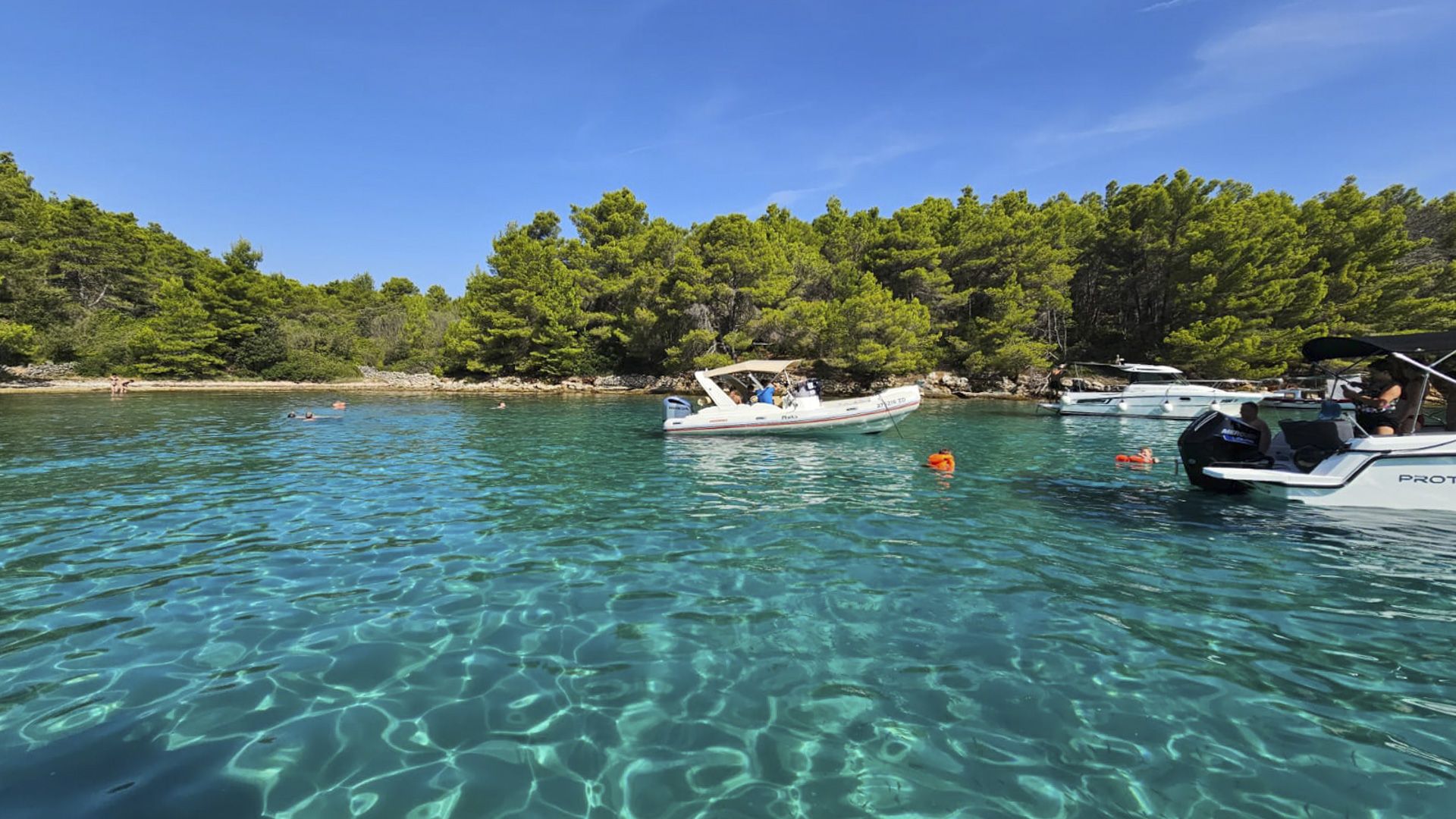Baie de Frnaža: un joyau caché sur l’île d’Ugljan